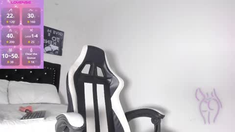 Snapshot of lillypalmer chatting on 13, 9, 2025 Lilly online show from 13, 9, 2025