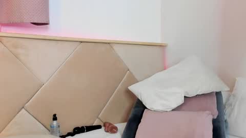 Lilou  online show from 12, 1, 2025