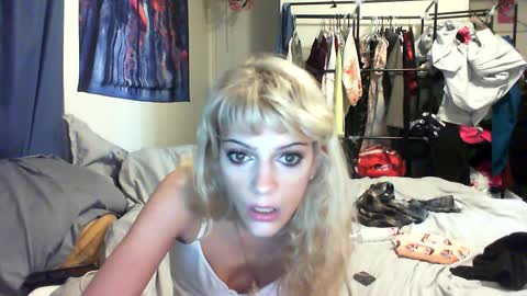 Snapshot of lilvioletxxx chatting on 13, 9, 2025 Little Violet online show from 13, 9, 2025