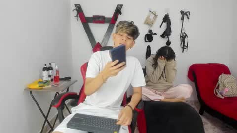 Lily and Lina online show from 5, 12, 2025