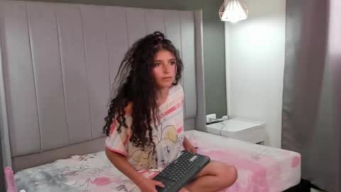lily_cherry0 online show from 8, 3, 2025