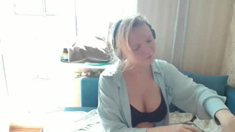 Snapshot of lily_dollyx chatting on 10, 9, 2025 Lily dollyx online show from 10, 9, 2025