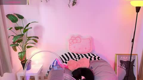 Snapshot of lily_evans_ chatting on 23, 7, 2026 just lily online show from 23, 7, 2026