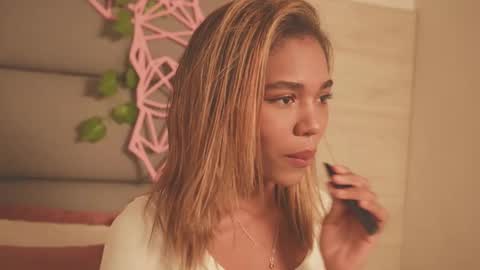 Lily Miiller online show from 18, 12, 2025