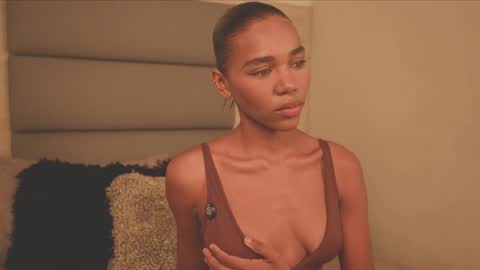 Lily Miiller online show from 15, 2, 2026