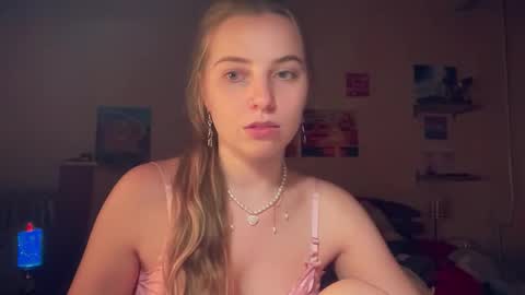 Snapshot of lily_smily chatting on 7, 11, 2025 Lily online show from 7, 11, 2025