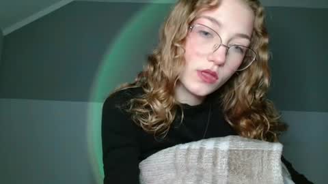 small lily online show from 3, 2, 2026