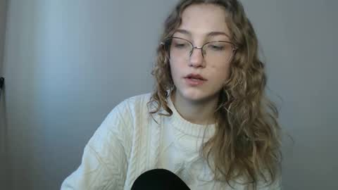 small lily online show from 28, 2, 2026