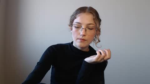 small lily online show from 3, 3, 2026