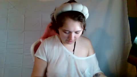 Snapshot of lilylovegood04 chatting on 27, 6, 2026 lily online show from 27, 6, 2026