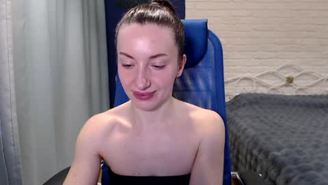 Snapshot of lilymellow chatting on 21, 4, 2026 Lily online show from 21, 4, 2026