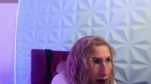 Lily Queen online show from 10, 9, 2025