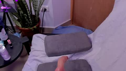 Lily Roberts  online show from 29, 5, 2026