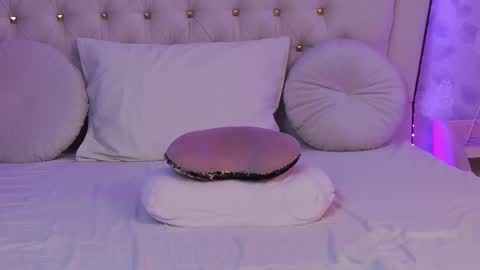 Snapshot of lilyrose_ chatting on 1, 3, 2025 online show from 1, 3, 2025