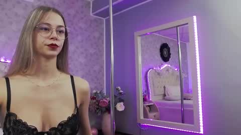 Snapshot of lilyrose_ chatting on 11, 9, 2025 online show from 11, 9, 2025