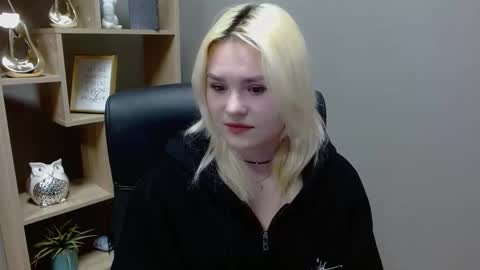 Snapshot of lilysweetxo chatting on 3, 2, 2026 Lily online show from 3, 2, 2026