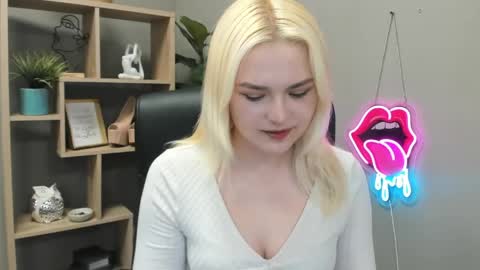 Snapshot of lilysweetxo chatting on 14, 5, 2026 Lily online show from 14, 5, 2026