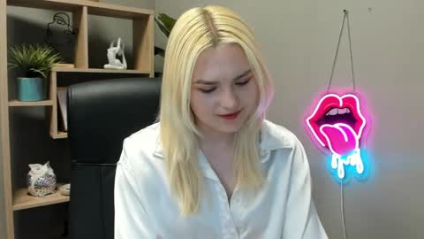 Snapshot of lilysweetxo chatting on 19, 5, 2026 Lily online show from 19, 5, 2026