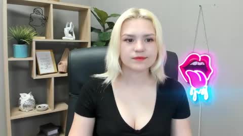 Snapshot of lilysweetxo chatting on 21, 5, 2026 Lily online show from 21, 5, 2026