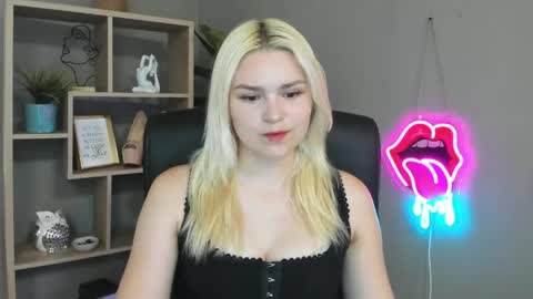 Snapshot of lilysweetxo chatting on 24, 5, 2026 Lily online show from 24, 5, 2026