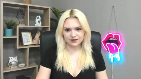 Snapshot of lilysweetxo chatting on 25, 5, 2026 Lily online show from 25, 5, 2026