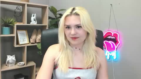 Snapshot of lilysweetxo chatting on 1, 6, 2026 Lily online show from 1, 6, 2026
