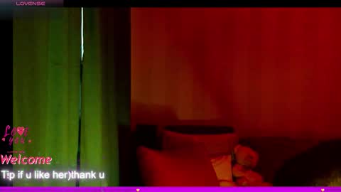 Snapshot of lilyxsky chatting on 5, 10, 2025 LilyXSky online show from 5, 10, 2025