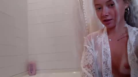 Snapshot of lilyyymonroee chatting on 21, 9, 2025 Lily Monroe online show from 21, 9, 2025