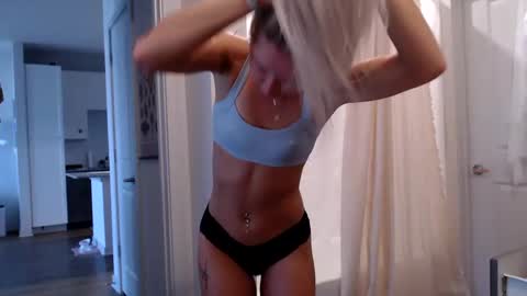 Snapshot of lilyyymonroee chatting on 3, 10, 2025 Lily Monroe online show from 3, 10, 2025