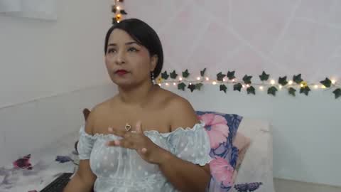Snapshot of lina_sanchezih chatting on 8, 10, 2025 LINA SANCHEZ online show from 8, 10, 2025