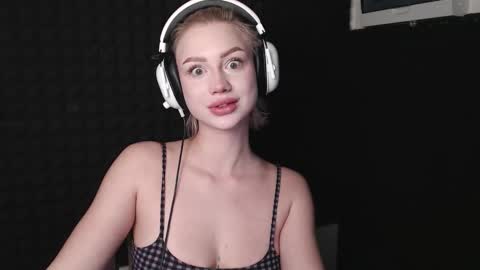 linacute52 online show from 9, 11, 2025