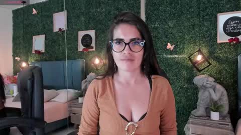 Lina  online show from 31, 10, 2025