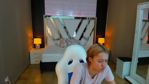  Linda  online show from 19, 1, 2025