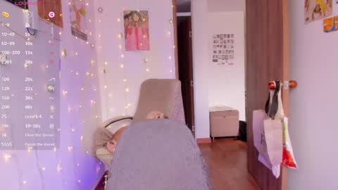 Giggles  online show from 18, 9, 2025