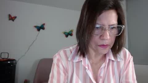 Snapshot of linda_hanna1977 chatting on 28, 10, 2025 Linda Hanna online show from 28, 10, 2025
