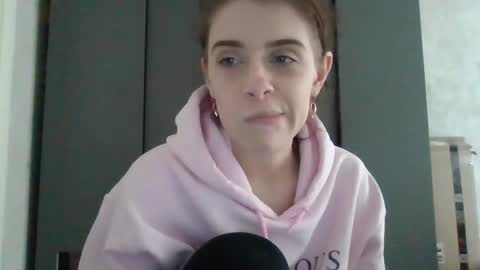 Snapshot of linda_katis chatting on 4, 3, 2025 linda_katis online show from 4, 3, 2025