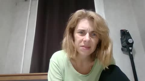 Snapshot of linda_katis chatting on 1, 10, 2025 linda_katis online show from 1, 10, 2025