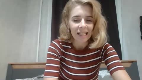 Snapshot of linda_katis chatting on 10, 10, 2025 linda_katis online show from 10, 10, 2025