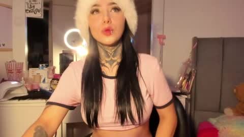 Lindaa maria  online show from 15, 4, 2026