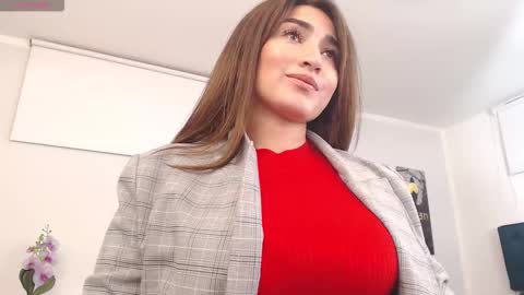 Maria Paula online show from 3, 11, 2025