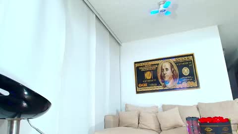 Snapshot of linda_xx90 chatting on 12, 3, 2025 LAURA RAMIREZ online show from 12, 3, 2025