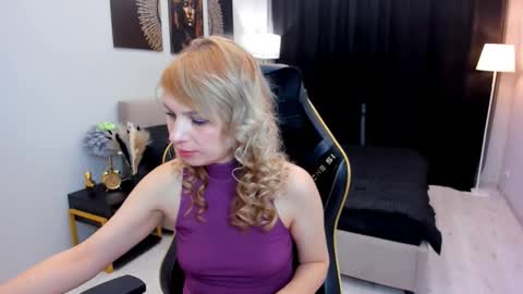 Snapshot of lindasandy chatting on 11, 10, 2025 lindasandy online show from 11, 10, 2025