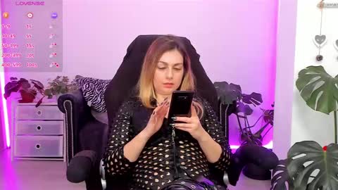 Snapshot of lindawhite_ chatting on 17, 2, 2025 Linda -- online show from 17, 2, 2025