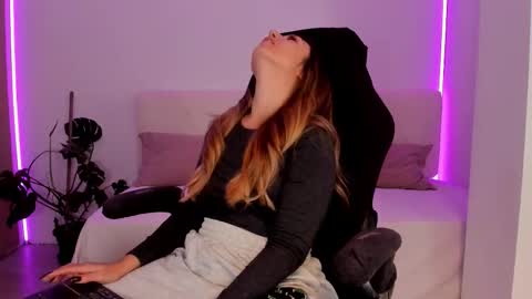 Linda  --  online show from 7, 11, 2025