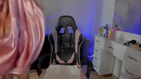 Lindsay    online show from 2, 2, 2025