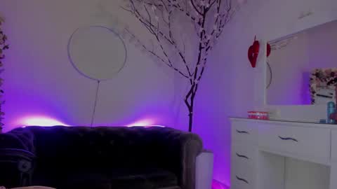 Lindsay    online show from 22, 2, 2025