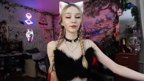 Snapshot of linlin_cuteeee chatting on 3, 12, 2024 Lin online show from 3, 12, 2024
