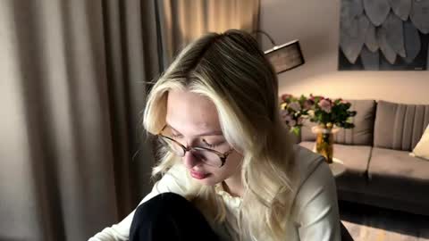 Snapshot of linneabercier chatting on 23, 4, 2026 Emma online show from 23, 4, 2026
