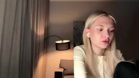 Snapshot of linneabercier chatting on 1, 5, 2026 Emma online show from 1, 5, 2026