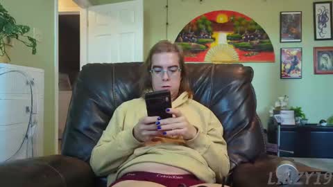 Snapshot of linzy19 chatting on 12, 9, 2025 Linzy19 online show from 12, 9, 2025